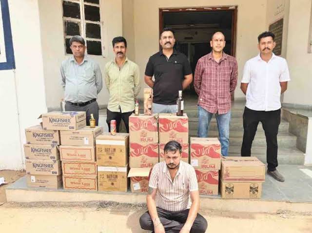 Banaskantha Panthawada | Baleno Car Liquor Seized | Accused Arrested