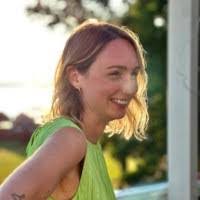 Shannon Roest's Instagram, Twitter & Facebook