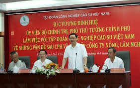 Ông huệ bước lên lễ đài, cúi người trước cờ tổ quốc và bước lên bục tuyên thệ. Pho Thá»§ TÆ°á»›ng VÆ°Æ¡ng Ä'inh Huá»‡ Táº­p Ä'oan Cong Nghiá»‡p Cao Su Viá»‡t Nam Pháº£i HÆ°á»›ng Tá»›i Quy Mo 10