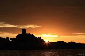 Gruissan Et Son Coucher De Soleil Sur La Tour Barberousse Par Nouria Gruissan Coucher De Soleil Touriste