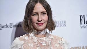 L'actrice Vera Farmiga se révèle en chanteuse metal dans The Yagas