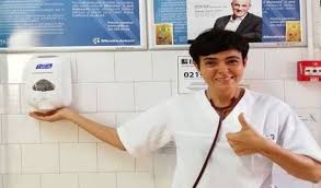 Moldovan a spus că toți medicii se vor vaccina, cu atât mai mult cu cât unii dintre ei au trecut prin boală, chiar cu andreea moldovan va fi prima persoană de la spitalul de boli infecțioase din brașov. Un Medic InfecÈ›ionist Din Prima Linie Numit Secretar De Stat In Ministerul SÄƒnÄƒtÄƒÈ›ii SÄƒnÄƒtatea BuzoianÄƒ