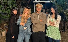 Famous streamer Jason The Ween meets with NewJeans' Hanni, Danielle, and  Haerin for the "ETA" challenge