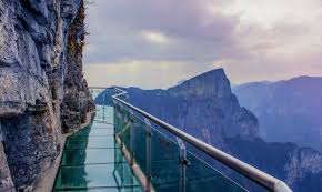 This Terrifying Glass Walkway In China Cracks As You Step On It Scary Bridges Glass Bridge Tianmen Mountain