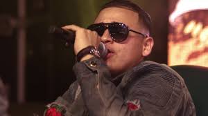 Todo empezó por el valle del centro año 2010 cuando todo comenzó tuve que tomar una grande decisión ir a chambear a la construcción o vender esas onzitas. Fuerza Regida Sigo Chambeando Letra Lyrics Youtube