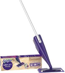 Economisez avec notre option de livraison gratuite. Swiffer Wetjet Wood Kit Complet 1 Balai Spray 5 Lingettes 1 Nettoyant Liquide 4 Piles Amazon Fr Hygiasne Et Soins Du Corps