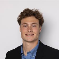 Full-circle moment as I had the opportunity to go back to my old high  school last week and speak to marketing students about social media &  content creation.