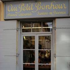 Au Petit Bonheur Toutes Les Adresses Au Petit Bonheur Marie Claire Maison Petits Commerces Petits Bonheurs Marie Claire Maison