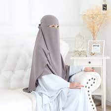 Konten ini diproduksi oleh kumparan. Kenapa Orang Arab Pakai Niqab Hitam Tapi Orang Malaysia