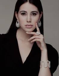 Adrienne Bauer's Instagram, Twitter & Facebook