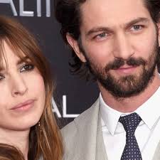 Dít hebben Michiel Huisman én Tara Elders over Michiels achterwerk te zeggen