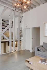 Des Poutres Comme Cloison D Un Salon Amenagement Salon Poutres Apparentes Idee Deco Entree Maison