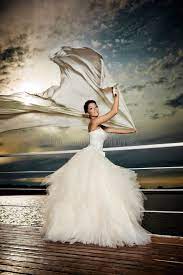 Welches brautkleid passt zu mir? Fianc In The Wind Pretty Lady In A Wedding Dress On Deck Ad Pretty Wind Fianc Lady Beliebte Hochzeitskleider Schone Brautkleider Kleid Hochzeit