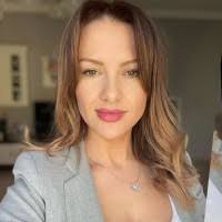 90+ profiluri „Emanuela”