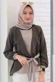 Dalam fotonya, wanita tersebut menggunakan hijab serta menggunakan seragam yang mirip dengan seragam yang digunakan asn. 20 Gambar Model Baju Dinas Pns Wanita Berjilbab Terbaru Muslimah