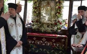 Moaște ale mucenicului ioan ce nou de la cetatea albă la suceava, unde își fixase reședința și noul ierarh. Video Cum Au Plimbat PreoÅ£ii Racla Cu Moastele Sf Ioan Cel Nou De La Suceava Pe StrÄƒzile Orasului FÄƒrÄƒ SÄƒ Se Intersecteze Cu Credinciosii