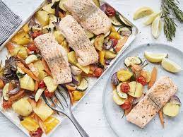 lachs mit gemuse ganz einfach im ofen gebacken eatbetter gesunde einfache rezepte tipps fur jeden tag rezept lachs mit gemuse rezepte lachs gerichte