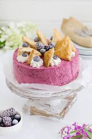 Wasser, fett und salz aufkochen. Beeren Sahne Torte Mit Windbeutel Kuchendeern