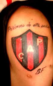 Segundo, de gules, a la diestra, un magado cruzado en aspa sobre una espada, ambos en su color, y a la siniestra una espada cruzada en aspa sobre un magado, ambos en su color. Mundo Patronato Mira El Album De Los Tatuajes Tenes Facebook