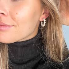 Sandy: 20mm Gold Clip-On Earrings