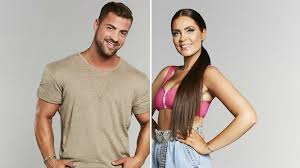 Das ist jedenfalls das ergebnis von zwei sehr unterhaltsamen gesprächen zwischen janine pink und natascha ochsenknecht live auf instagram. Promis Unter Palmen Exit Tobias Rettet Ex Janine Pink Promiflash De