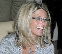 Marine mom leaves corporate world to open youth arts business