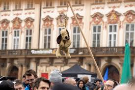 Demonstrace na náměstí republiky v praze. Sh14sdcqxd 4em