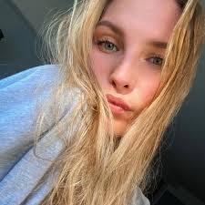 Alana Peterson's Instagram, Twitter & Facebook