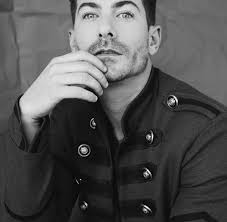 GAU: "nunca diseño pensando en un genero especifico, de hecho mis prendas  le quedan bien