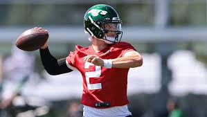 A chorus line is a musical with music by marvin hamlisch, lyrics by edward kleban, and a book by james kirkwood jr. Zach Wilson Struggles In Simulated Game At Metlife Stadium