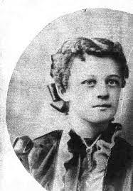 Fannie Graves's Instagram, Twitter & Facebook