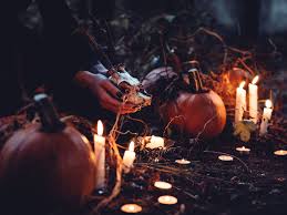 November, dem tag nach allerheiligen, ist allerseelen, der tag, an dem gläubige katholiken den seelen ihrer verstorbenen gedenken. Halloween Party Organisieren So Wird Das Grusel Fest Zum Vollen Erfolg Louise Et Helene
