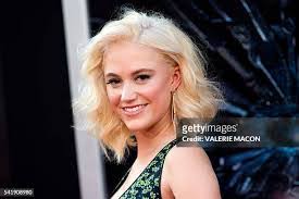 Tabitha Bateman's Instagram, Twitter & Facebook