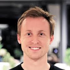 Luis Dunn's Instagram, Twitter & Facebook