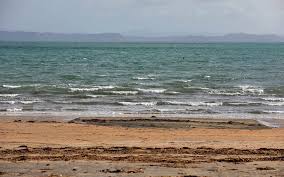 Kayakers rescued from rough waters off Auckland beach