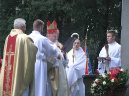 Po koncercie biskup tadeusz rakoczy otrzymał złotą honorową odznaką za zasługi dla województwa śląskiego. W Ustroniu Zawodziu Z Chrystusem Krolem Www Radioem Pl