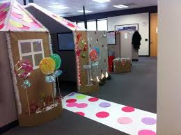 Gingerbread Cube This Is So Cute Gingerbread House Decorations Office Christmas Decorations Christmas Cubicle Decorations