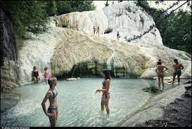 Castiglione D Orcia The Bagni San Filippo Hot Springs Viaggiare In Italia Viaggi Luoghi