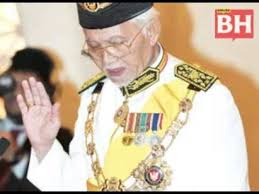 The yang dipertua negeri literally the head of state in malay is the official title of the ceremonial governors of the malaysian states without monarchs. Taib Mahmud Angkat Sumpah Yang Di Pertua Negeri Sarawak Ke 7 Youtube