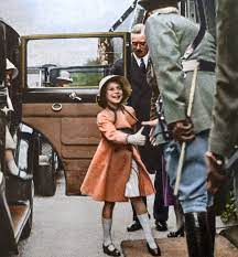 Queen elizabeth young to old. Queen Elizabeth Ii See Colorized Photos Of A Young Queen Time