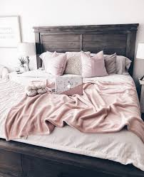 Upgrade your cozy escapes with these modern bedroom ideas. Pin By Megan Nichole On Bedroom Bedroom Decor Pink Bedroom Design Apartment Decor
