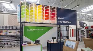 Les magasins avec le logo leroy merlin font partie d'une enseigne de grande distribution française. The Diy Store Of Solutions Dalziel Pow Store Design Retail Design Retail Store Design