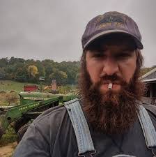 Victoria Hallowell's Instagram, Twitter & Facebook