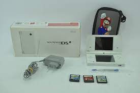 En 2008, nintendo lanzó la nintendo dsi, una nueva revisión de la consola con nuevas adiciones, como la. Nintendo Dsi Hw Blanco Amazon Es Videojuegos