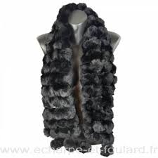 Manteau noir en fausse fourrure a rayures. Echarpe Fausse Fourrure Noire