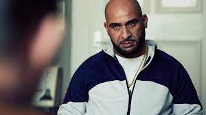 Toni hamady plans to leave his family's dealings behind and live a life without crime with his wife and daughter. Amazon De 4 Blocks Staffel 2 Ansehen Prime Video