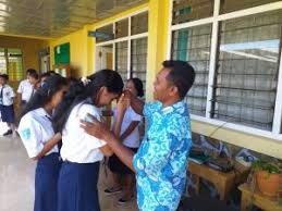 Beralih ke ibu guru kita yaitu rosa maria yang cuma bengong melihat permainan permainan liar di sekelilingnya. Osis Sanctissima Semarakan Hut Guru Nasional Ke 74 Depoedu Com