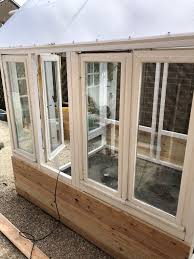 Gebaut aus aufgearbeiteten türen fenster. Greenhouse Ein Diy Gewachshaus Aus Alten Fenstern Fraulein Emmama Gewachshaus Alte Fenster Gewachshaus Selber Bauen
