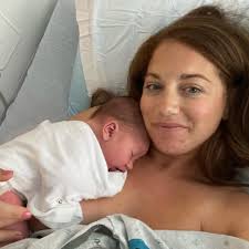 Alexis Zotos: Unexpected C-Section, Mastitis, Building a Strong Support  System