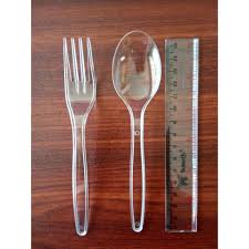 Sendok pada umumnya dipegang di tangan kanan untuk mengambil makanan dari piring atau mangkuk dan menyuapkannya ke mulut, sementara garpu yang dipeg Sendok Garpu Plastik Bening 25pcs Shopee Indonesia